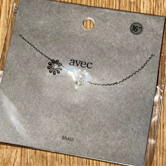 Avec Brass Flower Necklace 16" Boho Pendant - Picture 3 of 3